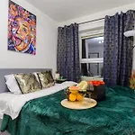 Lumina Luxury 3-rooms With Parking Lägenhet *