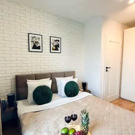Lägenhet Lumina I Comfy 3-room With Parking I Balcony