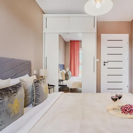 Lumina Luxury 3-rooms With Parking Apartment Lodz