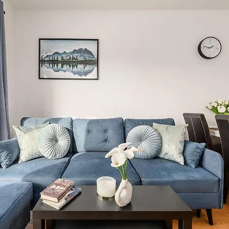 Lägenhet Lumina I Comfy 3-room With Parking I Balcony