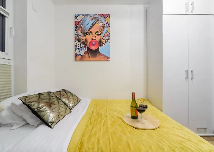 Lumina Luxury 3-rooms With Parking Lägenhet *